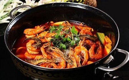 春虾鳅冬火锅店